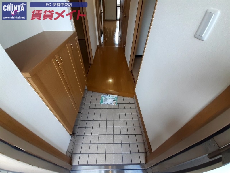 玄関　同物件別部屋参考写真です。