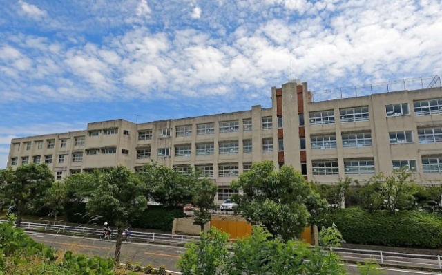 中学校　苅田町立新津中学校（中学校）まで1365m
