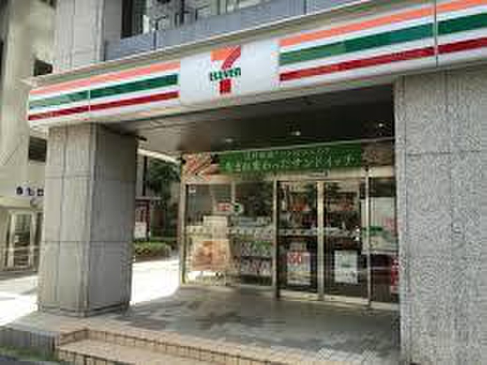 コンビニ　セブンイレブン西新橋２丁目店（コンビニ）まで89m