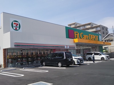 コンビニ　セブンイレブン横浜佐江戸町店（コンビニ）まで561m