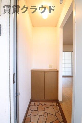 玄関　収納もある玄関です