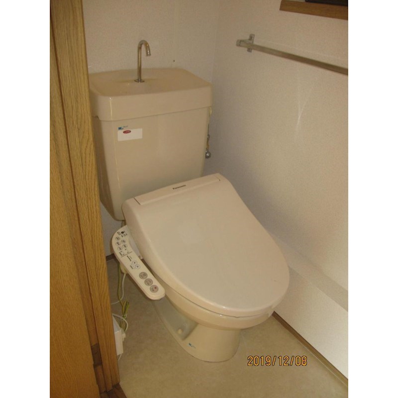 トイレ　トイレには快適な温水洗浄便座付