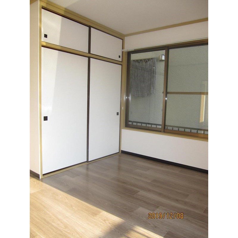 収納　衣類や荷物をすっきり収納できます。