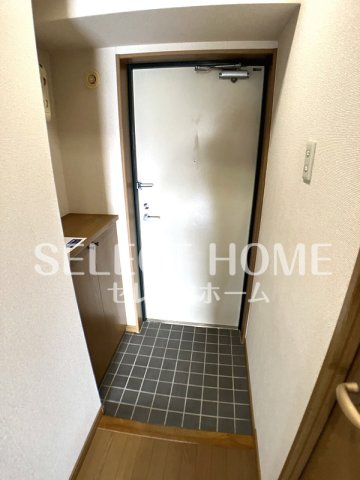 玄関　同型タイプゆったりとした玄関です