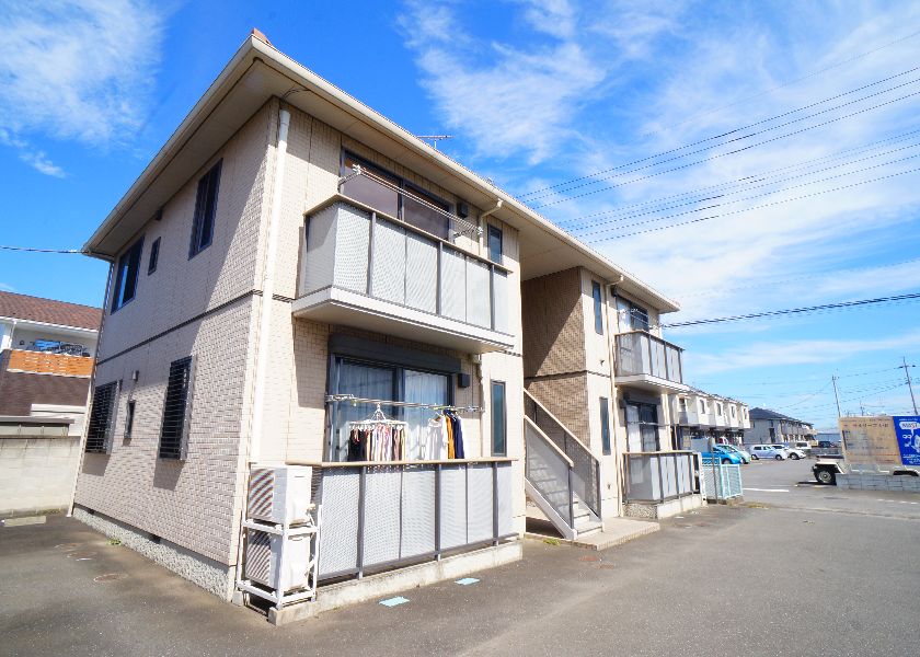 建物外観　ライトブラウンの2棟ある外観が目印♪今泉町の閑静な住宅地★