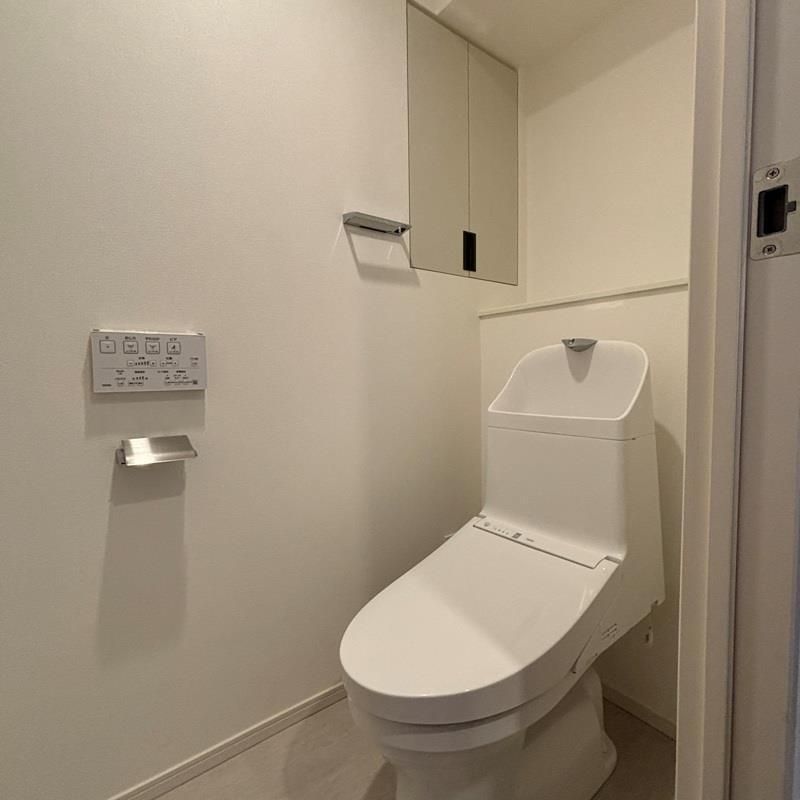 トイレ　※同建物内・別タイプの参考写真です。