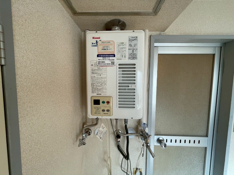 その他設備　給湯器です。操作しやすいパネルになってます。