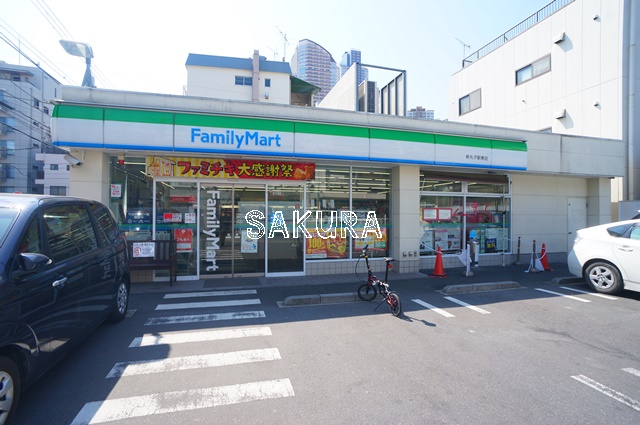 コンビニ　ファミリーマート新丸子駅東店（コンビニ）まで69m