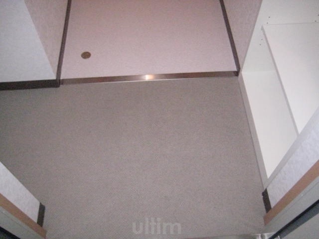 玄関　違うお部屋の写真です。ご参考までに