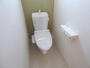 トイレ　落ち着いた色調のトイレです