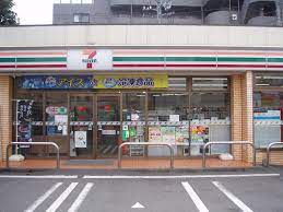 コンビニ　セブンイレブン 新宿下落合駅北店（コンビニ）まで484m