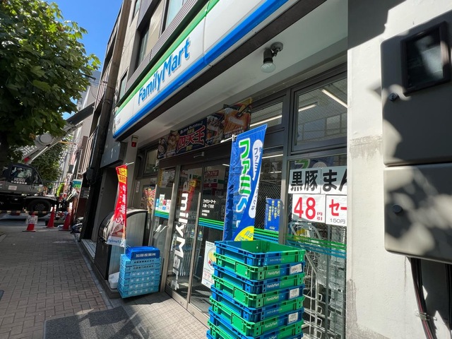 コンビニ　ファミリーマート 入船一丁目店（コンビニ）まで115m