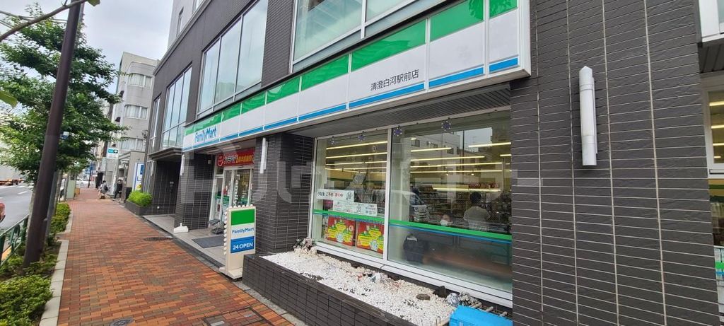 コンビニ　ファミリーマート　清澄白河駅前店（コンビニ）まで60m