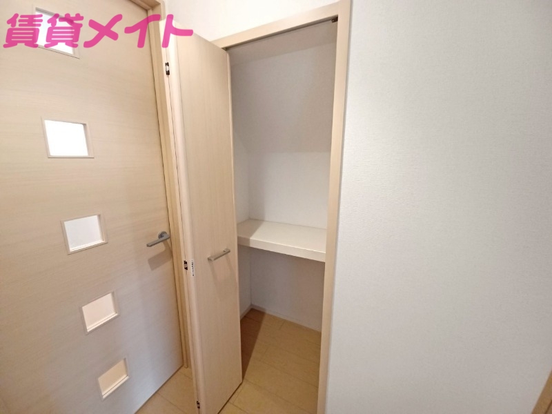 収納　同型参考写真です