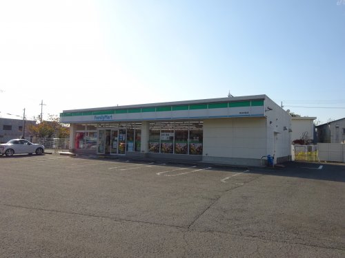 コンビニ　ファミリーマート 有田初島店様（コンビニ）まで584m