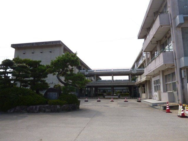 小学校　倉敷市立緑丘小学校（小学校）まで1828m