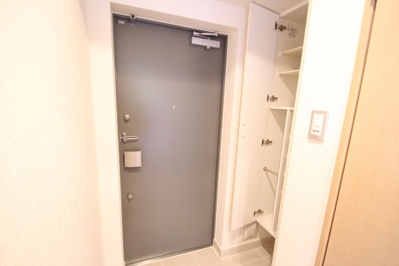 玄関　※別部屋の写真です