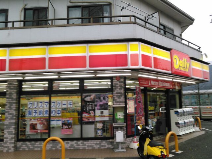 コンビニ　デイリーヤマザキ多摩堤通り店（コンビニ）まで435m