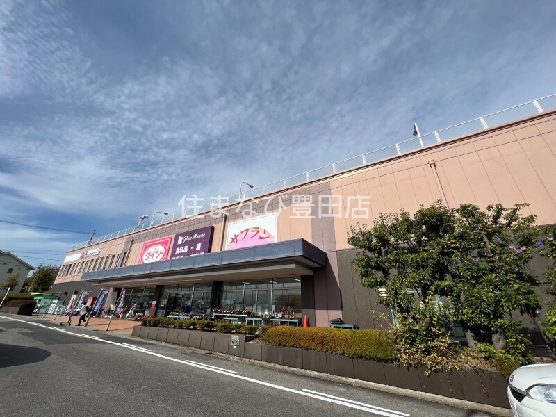 スーパー　パレマルシェ東郷店（スーパー）まで828m