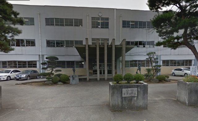 中学校　富山市立岩瀬中学校（中学校）まで616m