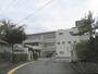 中学校　日新中学校（中学校）まで1800m