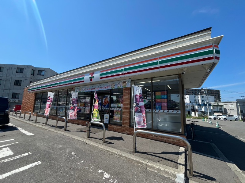 コンビニ　セブンイレブン札幌発寒7条店（コンビニ）まで153m