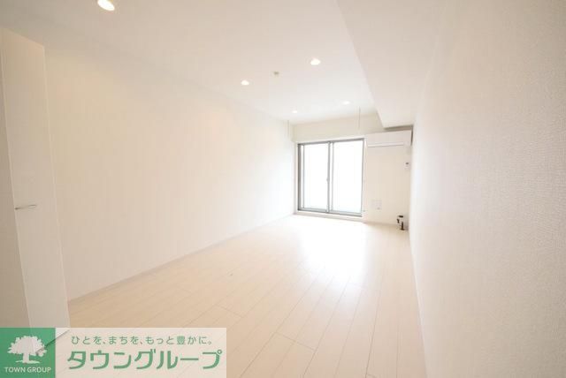 居室・リビング　白を基調とした明るい内装