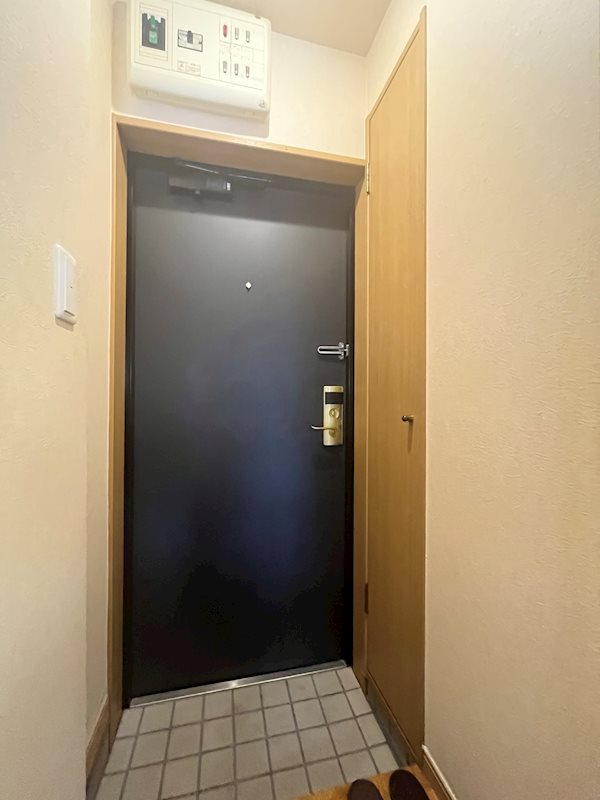 玄関　※別号室の参考写真です。