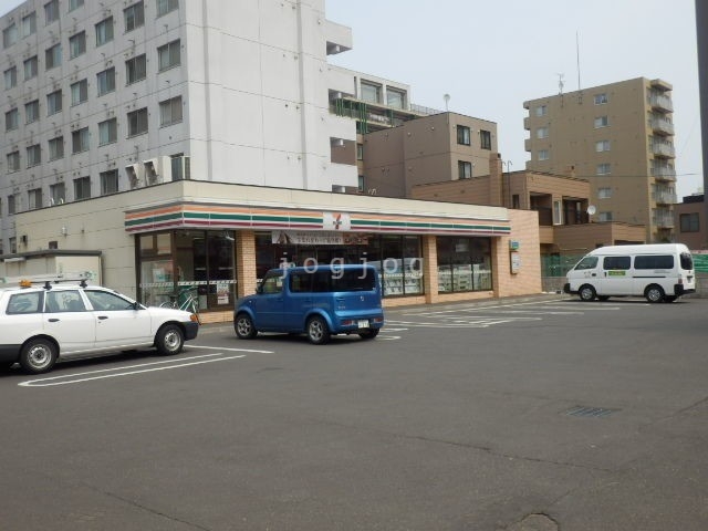 コンビニ　セブンイレブン札幌北17条店（コンビニ）まで293m