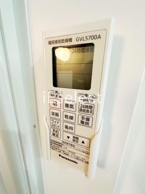 バルコニー　雨の日も気にせず干せる浴室乾燥機♪