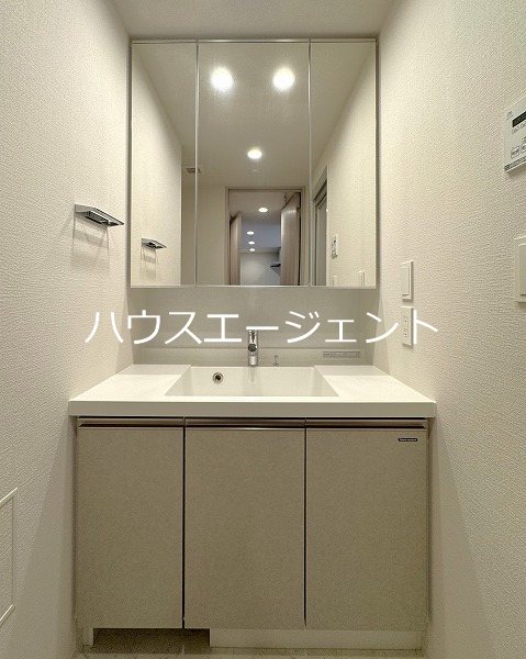 洗面設備　洗面台です