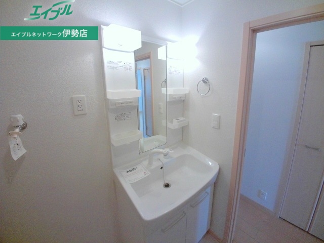 洗面設備　同タイプの部屋写真です