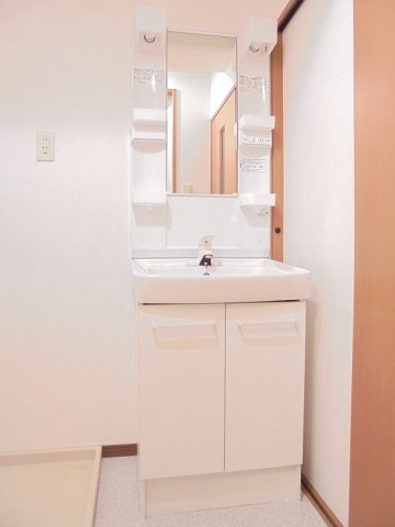 洗面設備　コンパクトで使いやすい洗面所