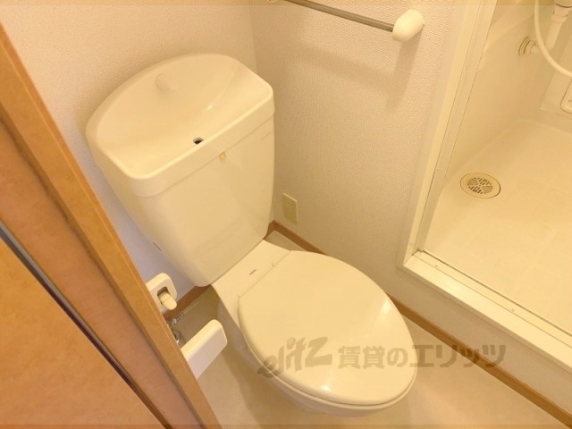 レオパレスレミネンスのトイレ写真