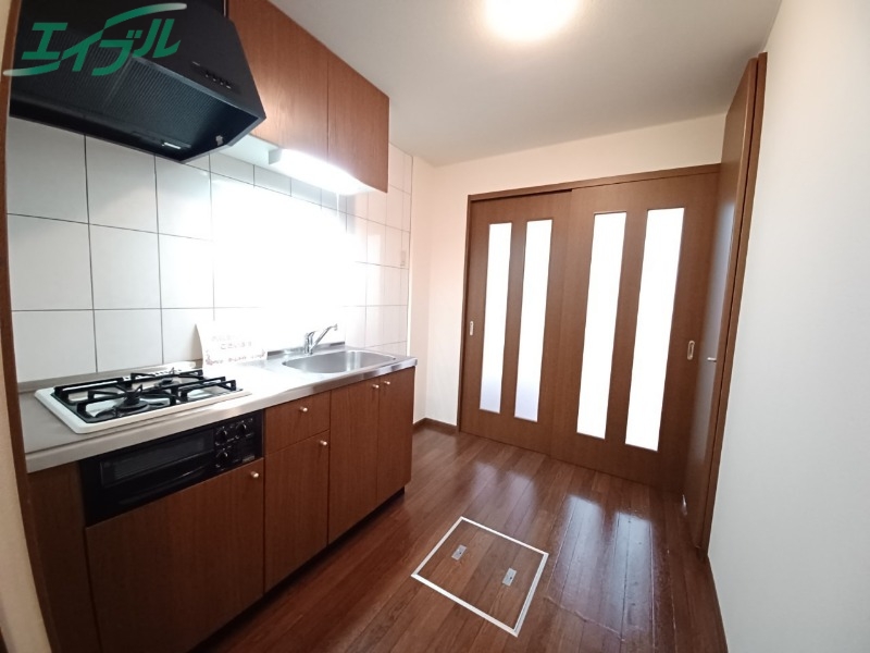 キッチン　別部屋反転写真です