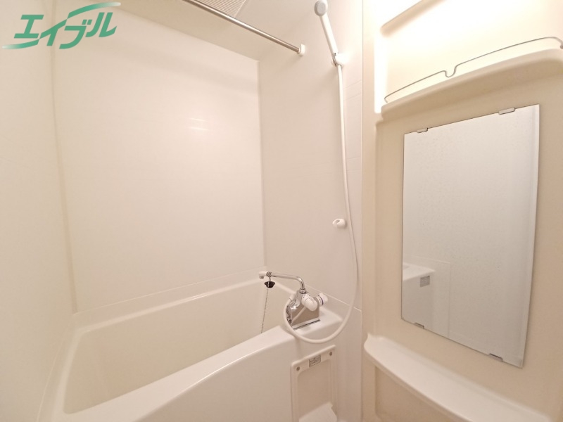 バス・シャワールーム　別部屋反転写真です