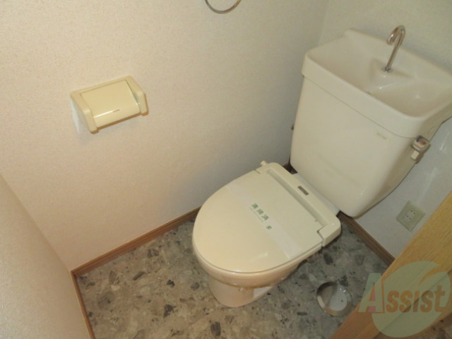 トイレ　こちらはトイレです。清潔感があり、安心して使用できます。