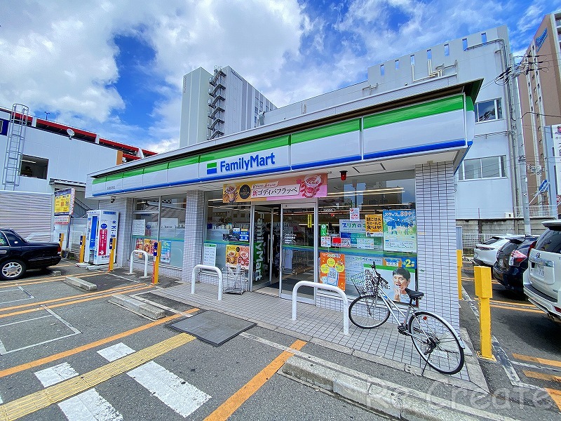 コンビニ　ファミリーマート浪速敷津東店（コンビニ）まで240m
