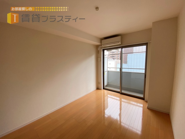 居室・リビング　明るい光が差し込むお部屋です。