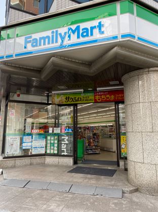 コンビニ　ファミリーマート 博多対馬小路店（コンビニ）まで100m