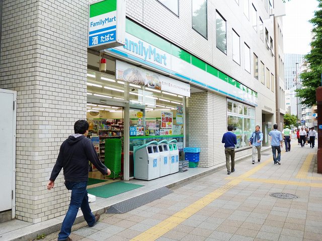 コンビニ　ファミリーマート（コンビニ）まで232m