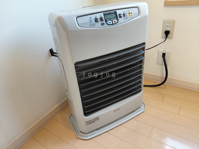 その他設備　冬はあったか石油ストーブです。