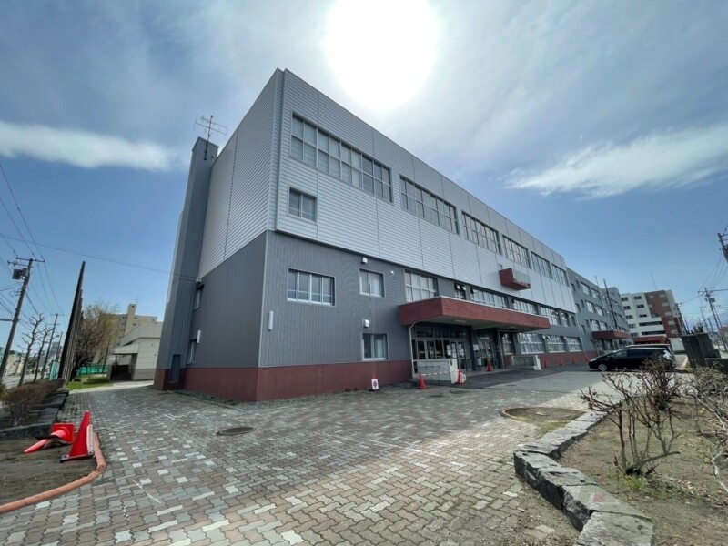 中学校　札幌市立美香保中学校（中学校）まで187m