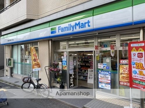 コンビニ　ファミリーマート伊豆屋下目黒三丁目店（コンビニ）まで215m