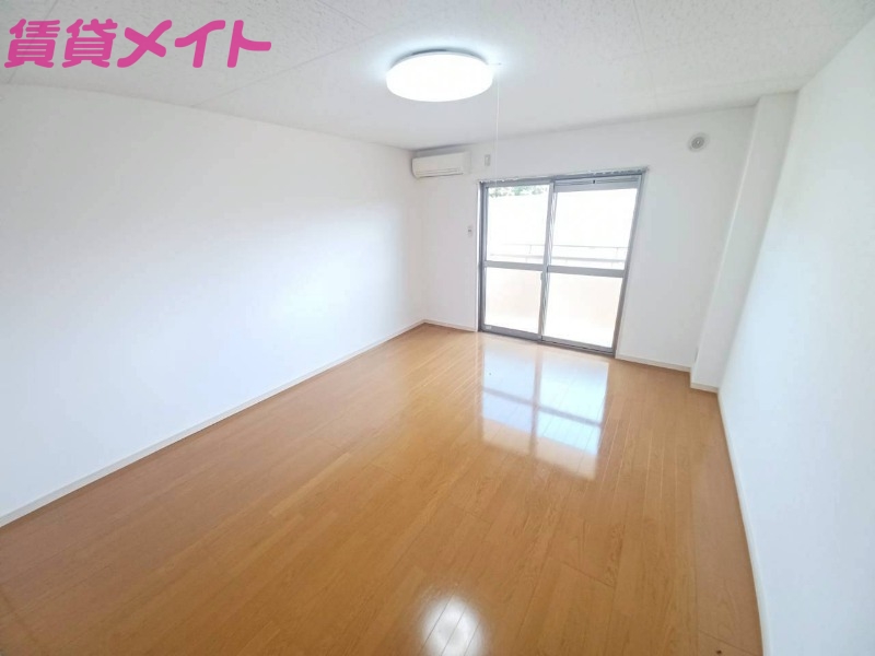 居室・リビング　別部屋参考写真です