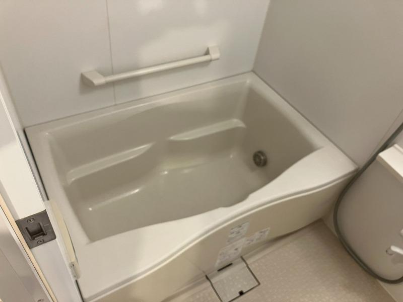 バス・シャワールーム　コンパクトで使いやすいお風呂です