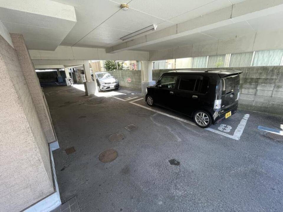 駐車場　駐車場