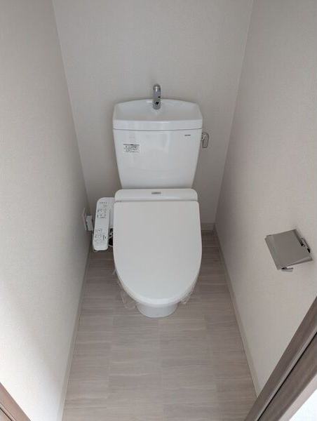 地下鉄海岸線 みなと元町駅 徒歩2分 15階建 築7年のトイレ写真