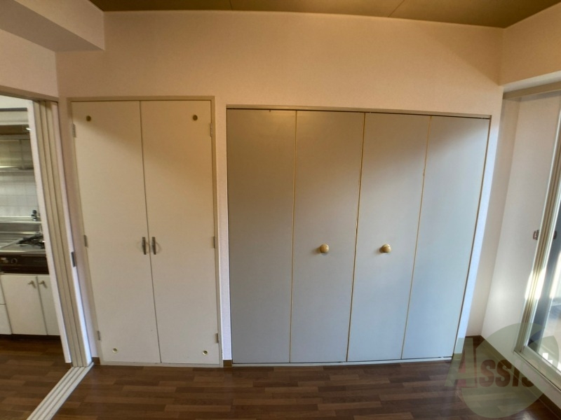 収納　寝室の収納です。部屋がすっきり片付きます。