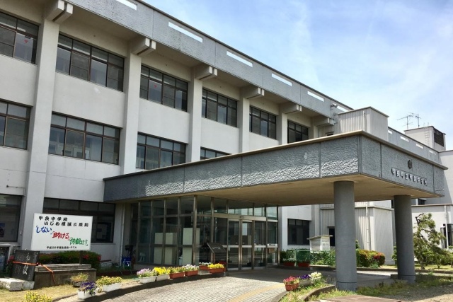 中学校　甲良町立甲良中学校（中学校）まで900m